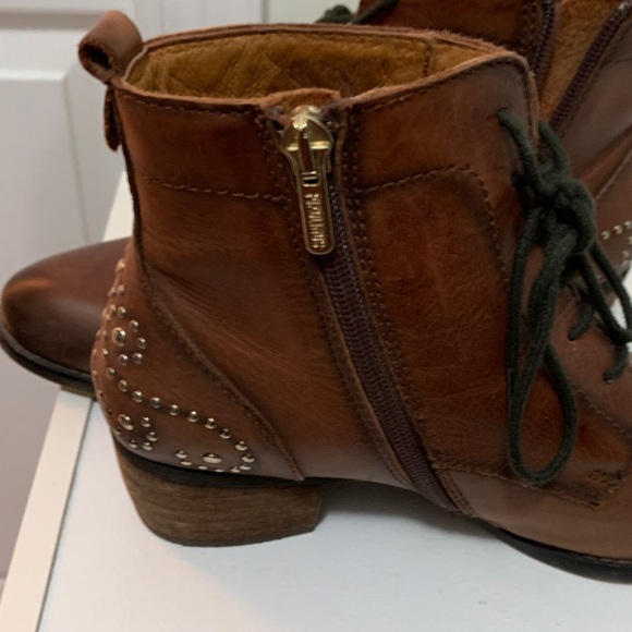 Boots - Picture 4 of 4